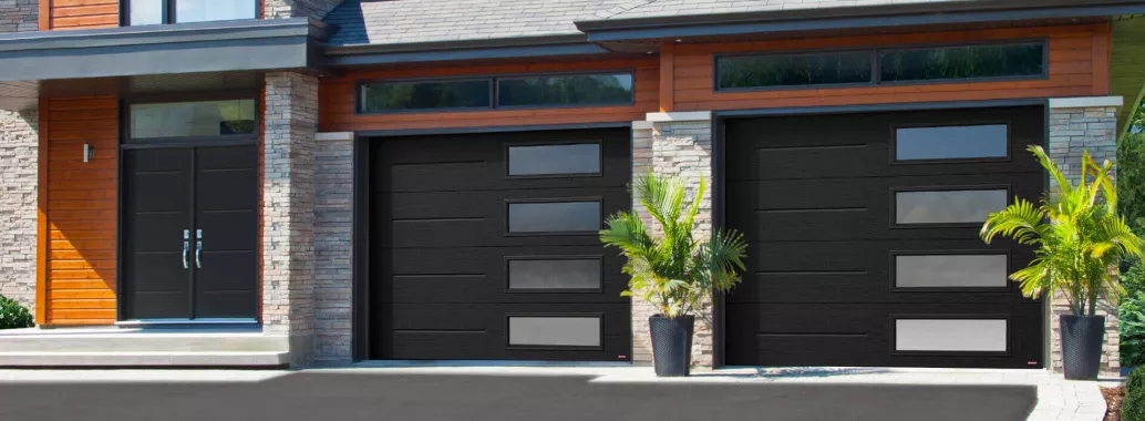 Vog, 9’ x 7’, Black, window layout: Right-side Harmony